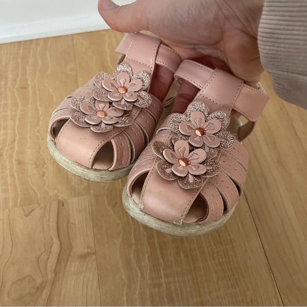 Christie & Jill Toddler 10 Girls White Lil Mila Sandals Flower Memory Foam Shoes